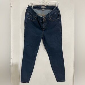 Torrid feel the fit Yañes size 18 S super short jeans